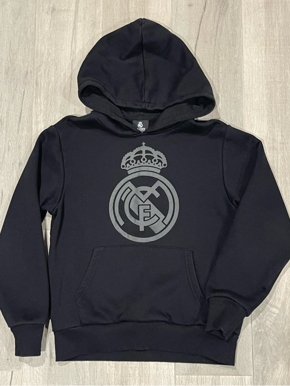 ⚽️🖤  Real Madrid Kids Black Hoodie Crest Logo Pullover Size 8–10Y Soccer